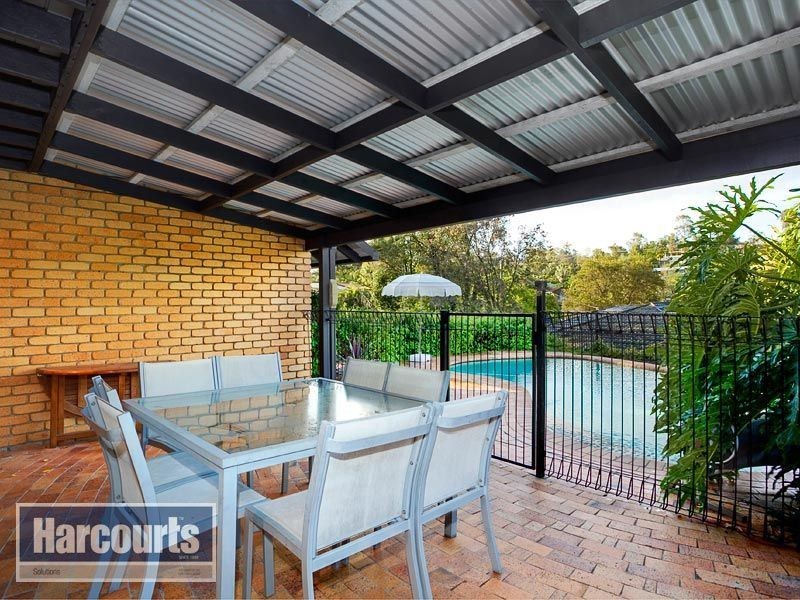 11 Samantha Court, Ferny Hills QLD 4055