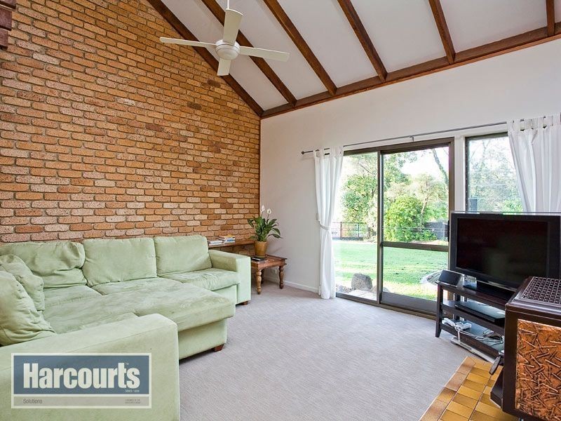 11 Samantha Court, Ferny Hills QLD 4055