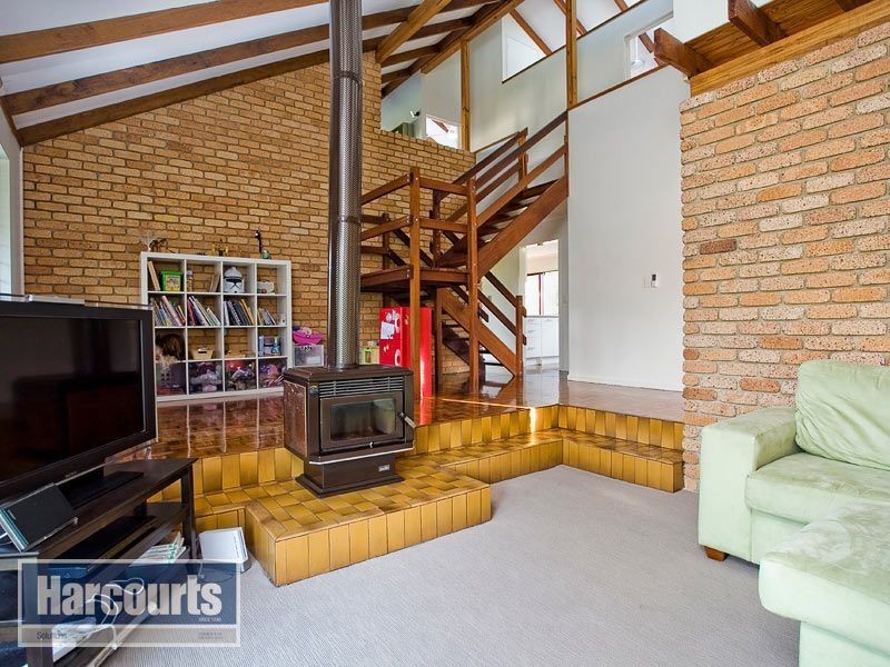 11 Samantha Court, Ferny Hills QLD 4055