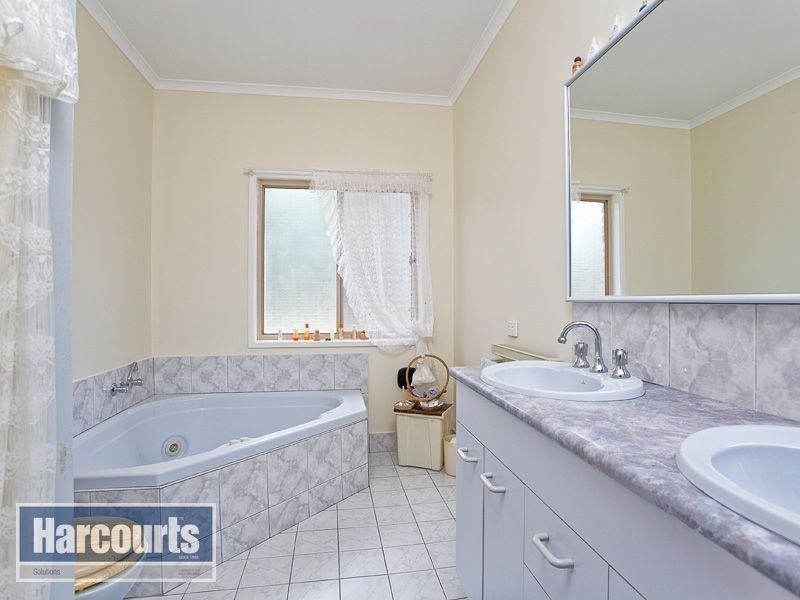 10 Heather Anne Drive, Samford Valley QLD 4520