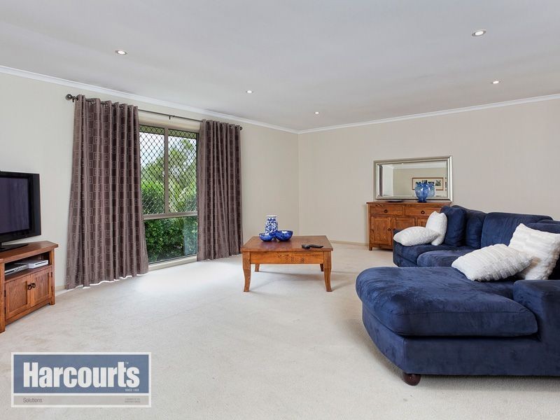 2 Fleetwood Court, Ferny Hills QLD 4055