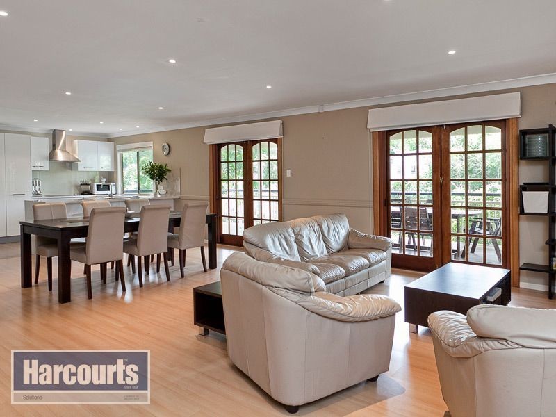 16 Linkwood Drive, Ferny Hills QLD 4055