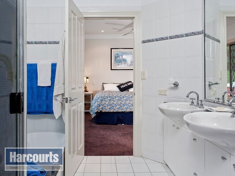 11 Woodhaven Place, Mitchelton QLD 4053