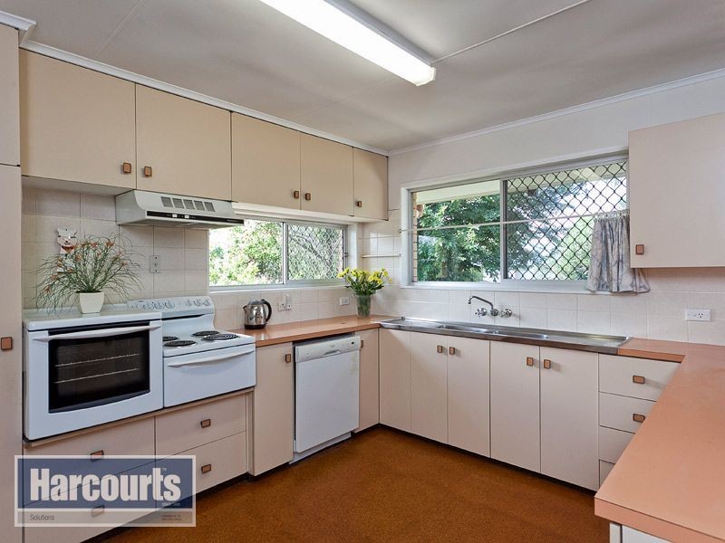 4 Mingaletta Crescent, Ferny Hills QLD 4055