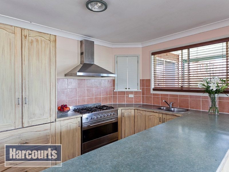 16 Woodrow Court, Ferny Hills QLD 4055