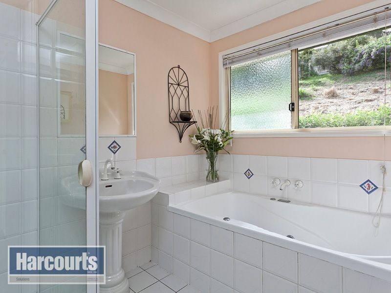 16 Woodrow Court, Ferny Hills QLD 4055