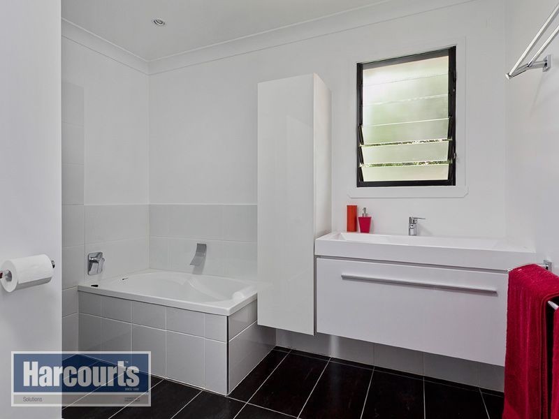 6 St Helens Road, Mitchelton QLD 4053