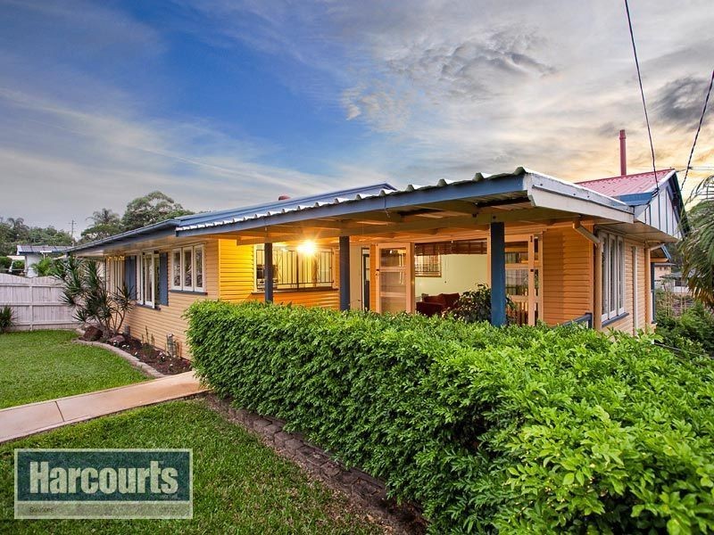 18 Glenrowen Street, Chermside West QLD 4032