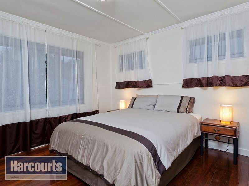 18 Glenrowen Street, Chermside West QLD 4032