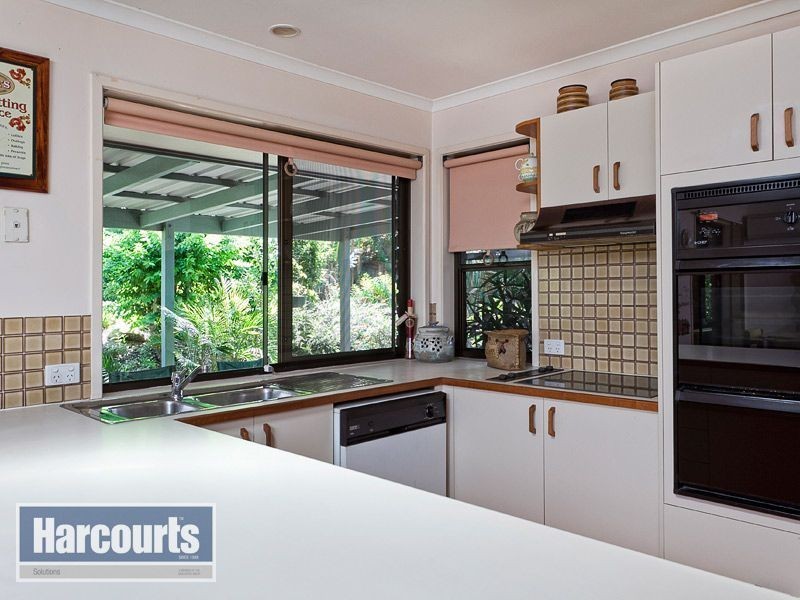 6 Ironwood Court, Arana Hills QLD 4054