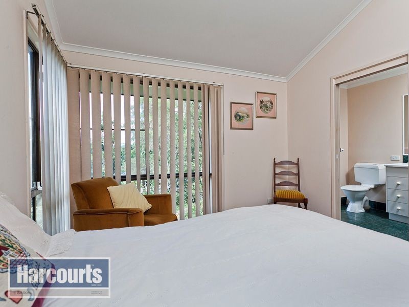 6 Ironwood Court, Arana Hills QLD 4054