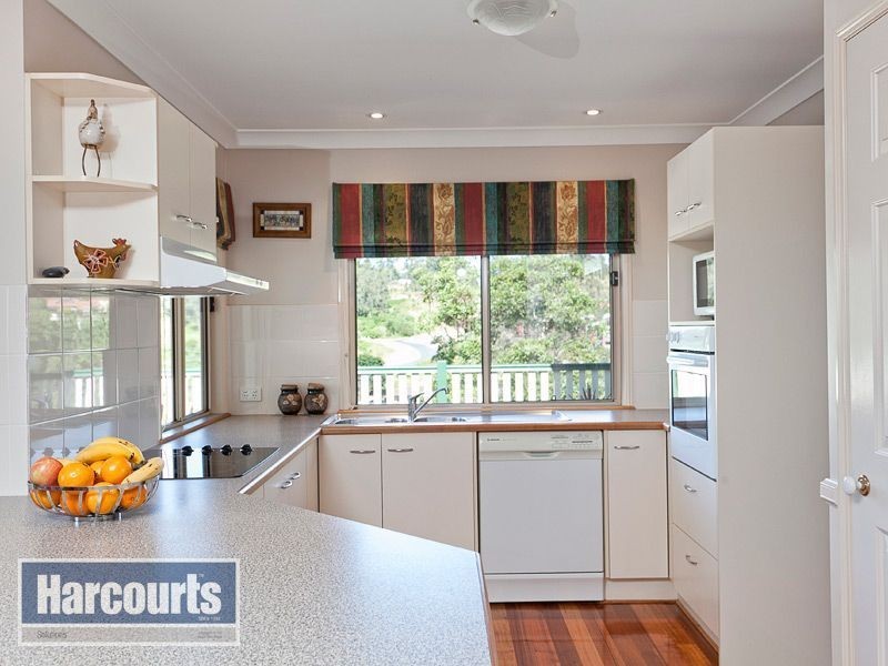 15 Woodtop Court, Ferny Hills QLD 4055