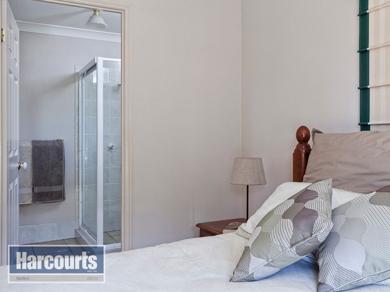 15 Woodtop Court, Ferny Hills QLD 4055