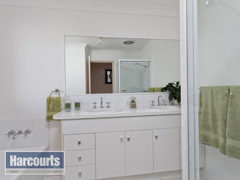 15 Woodtop Court, Ferny Hills QLD 4055