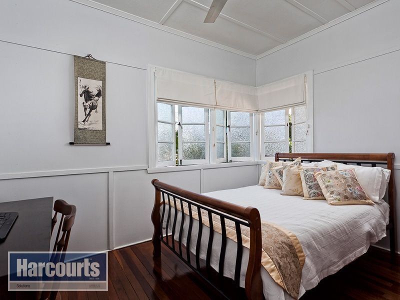 11 Hurley Street, Keperra QLD 4054