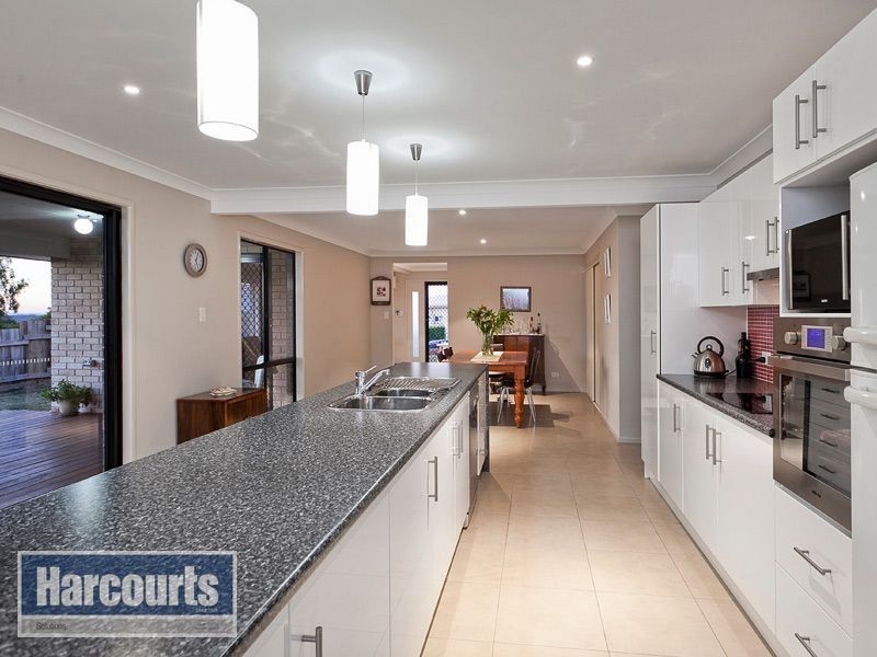 6 Woodgate Court, Ferny Hills QLD 4055