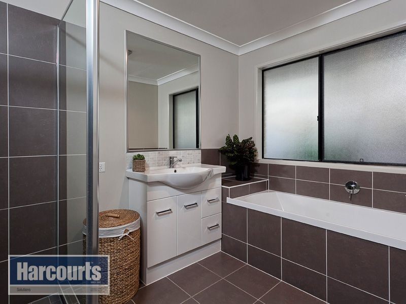6 Woodgate Court, Ferny Hills QLD 4055