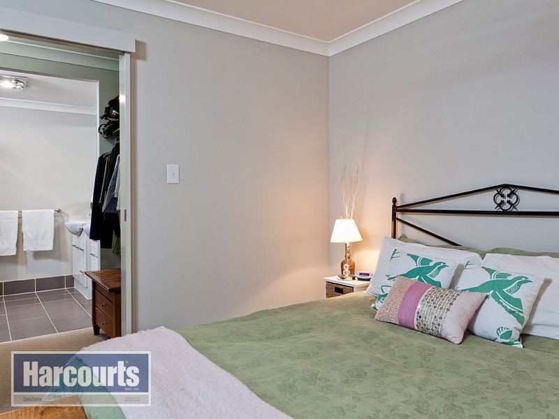 6 Woodgate Court, Ferny Hills QLD 4055