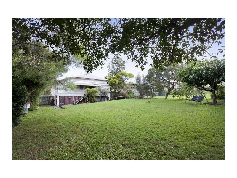 27 Myrtle Street, Grange QLD 4051