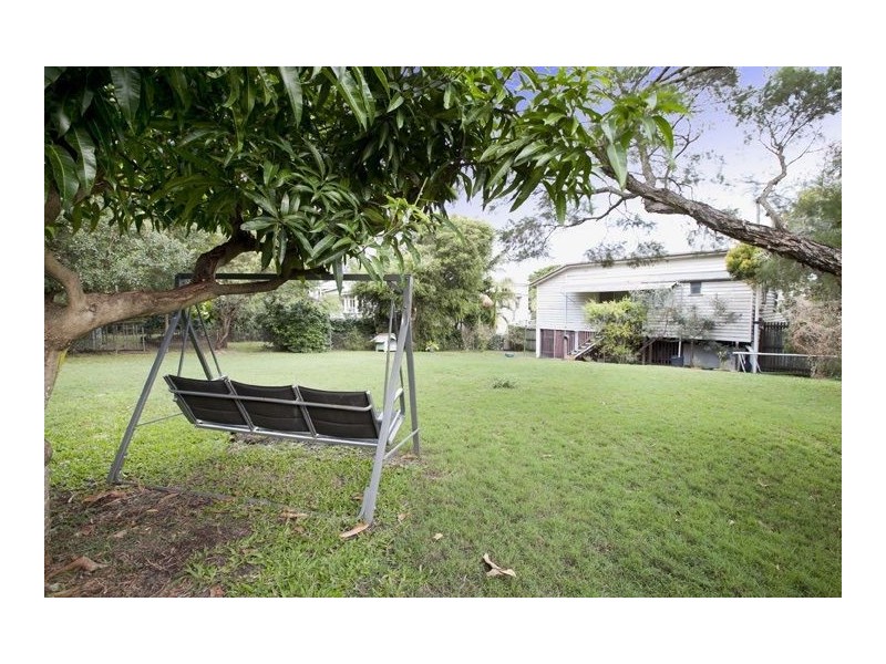 27 Myrtle Street, Grange QLD 4051