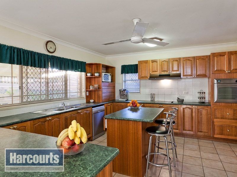 2 Fairview Place, Bridgeman Downs QLD 4035