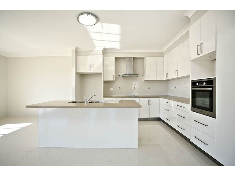 3 Oaklands Place, Upper Kedron QLD 4055