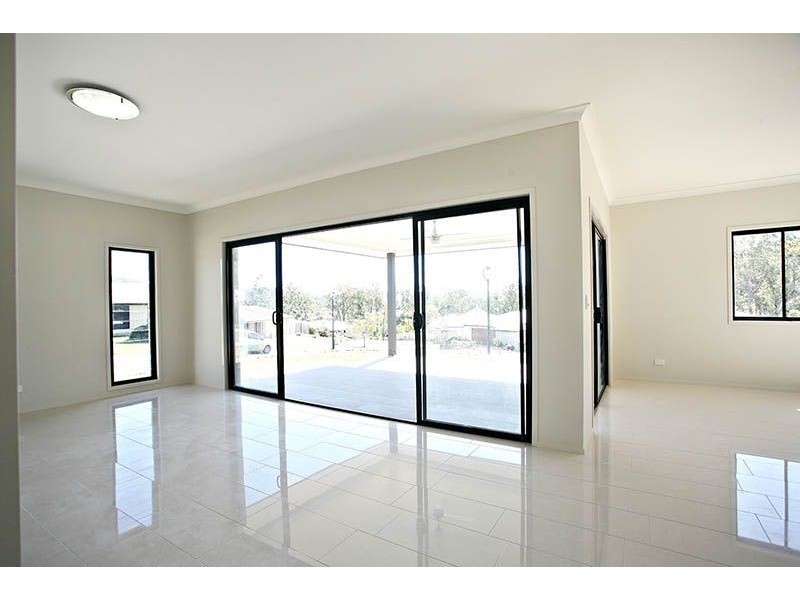 3 Oaklands Place, Upper Kedron QLD 4055