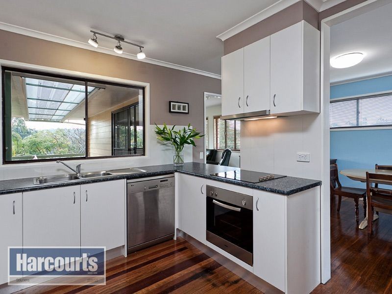 4 Lurneah Crescent, Ferny Hills QLD 4055