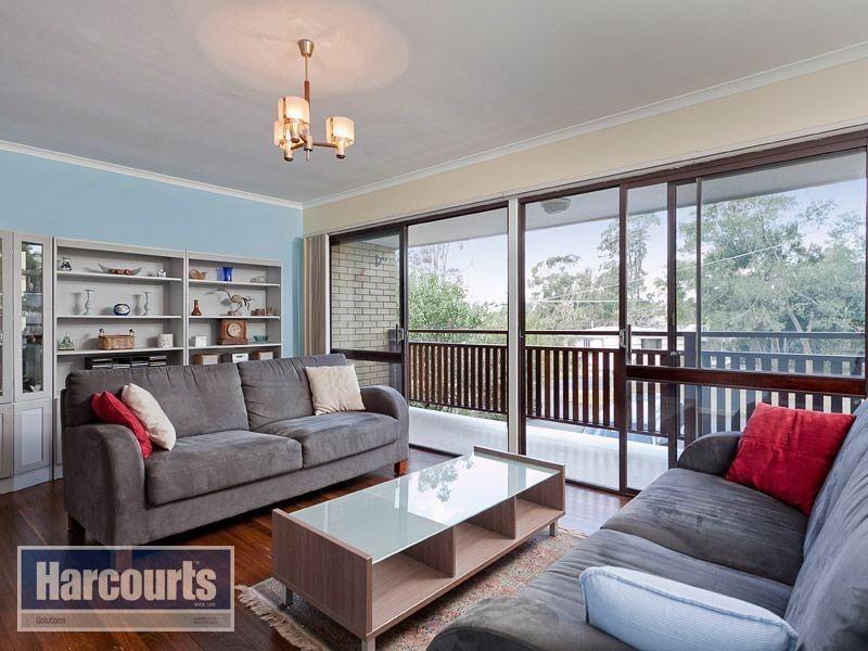4 Lurneah Crescent, Ferny Hills QLD 4055