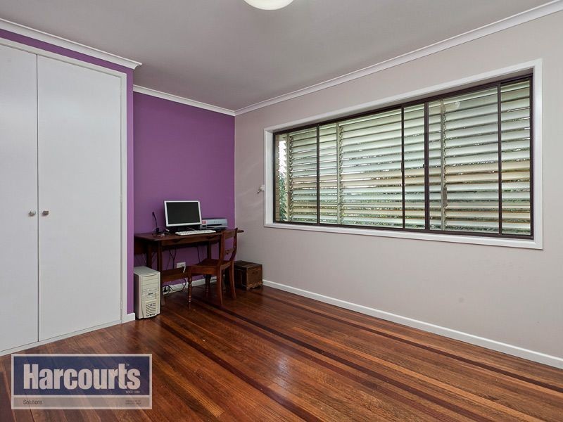 4 Lurneah Crescent, Ferny Hills QLD 4055