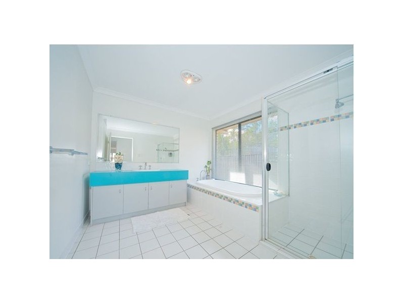 19 Bunyaville Close, Arana Hills QLD 4054