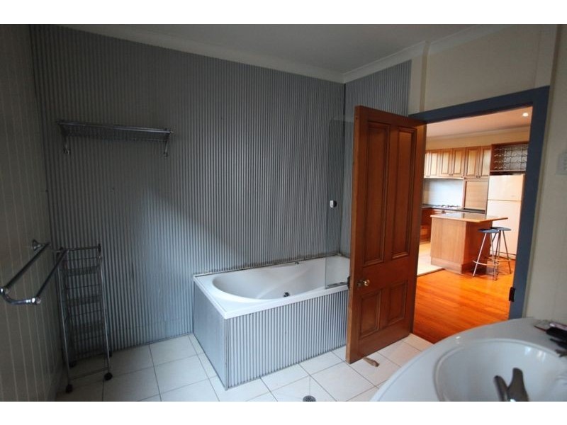 3 Waterworks Road, Red Hill QLD 4059