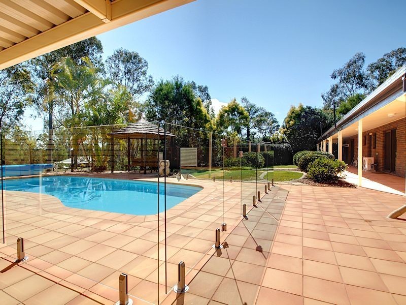 8 Nullamanna Road, Camp Mountain QLD 4520