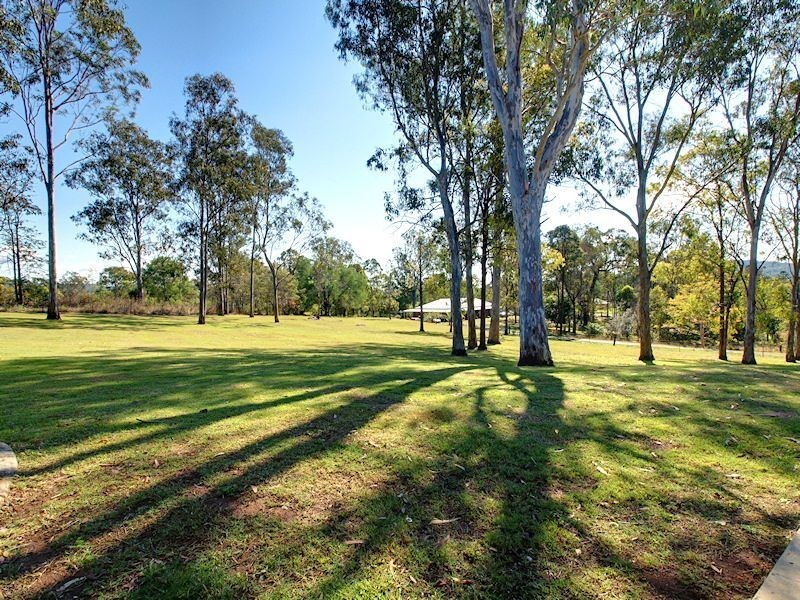 8 Nullamanna Road, Camp Mountain QLD 4520