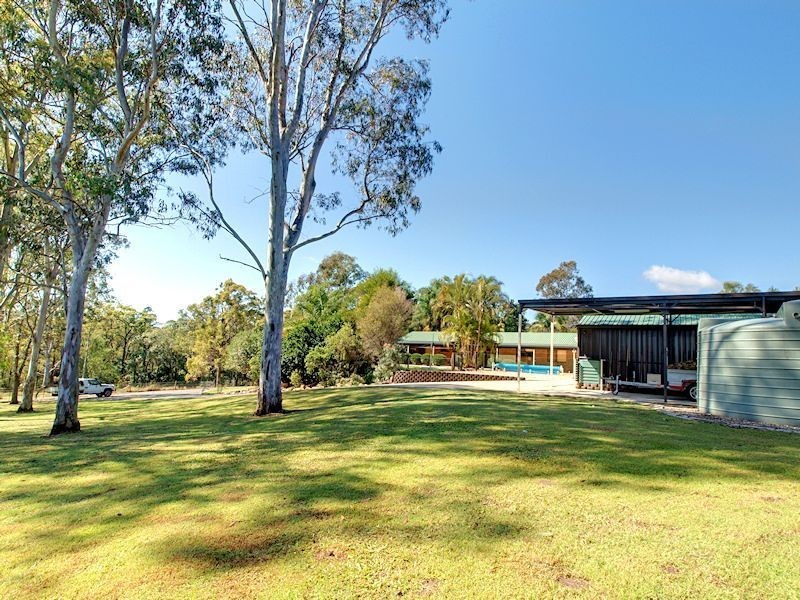 8 Nullamanna Road, Camp Mountain QLD 4520