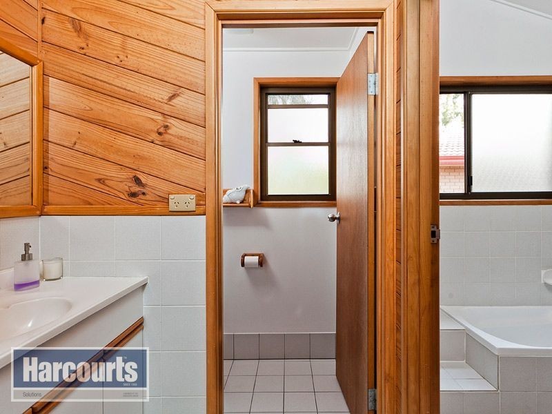 31 Tombondan Crescent, Ferny Hills QLD 4055