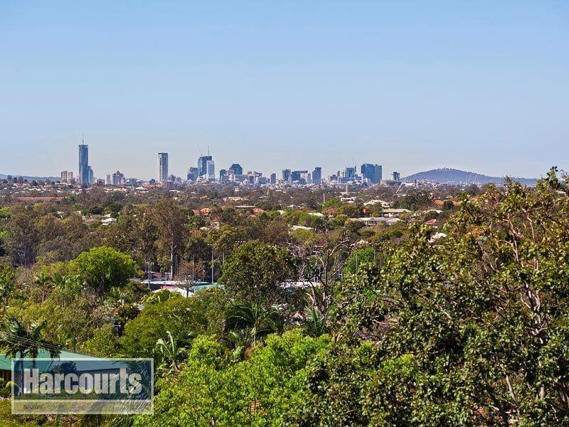 31 Plucks Road, Arana Hills QLD 4054