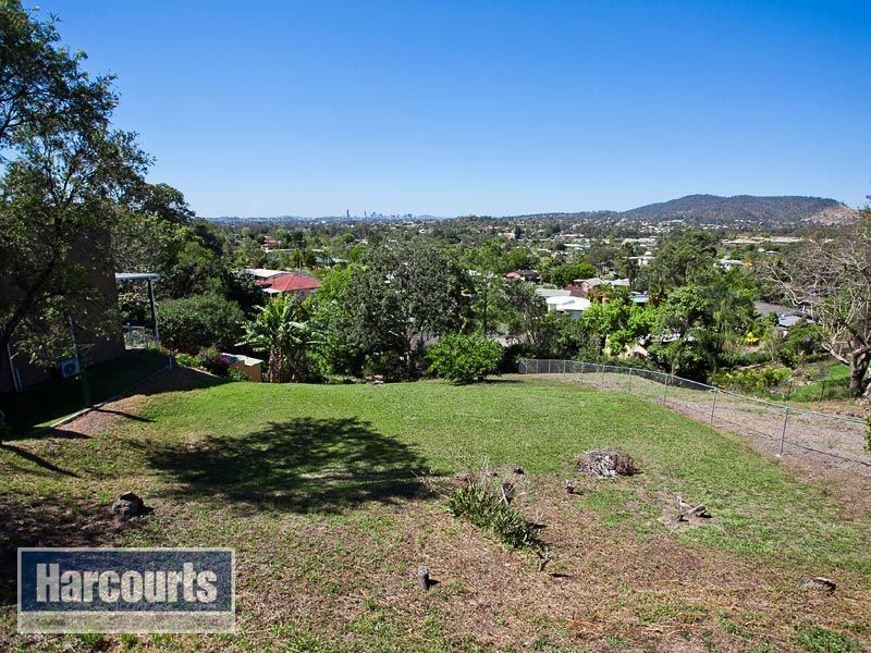31 Plucks Road, Arana Hills QLD 4054