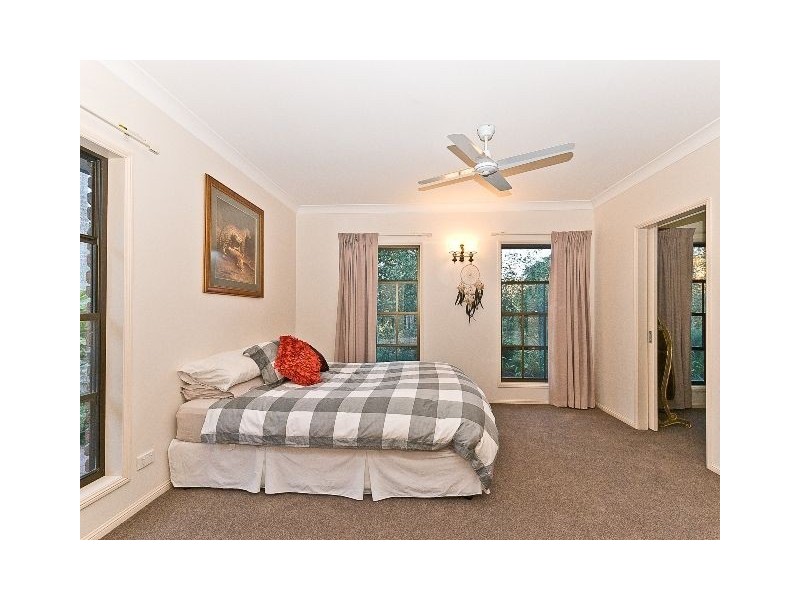 5 Benjamin Close, Samford Village QLD 4520