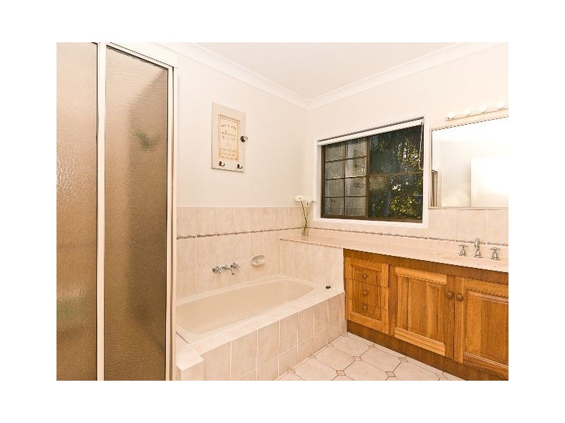 5 Benjamin Close, Samford Village QLD 4520