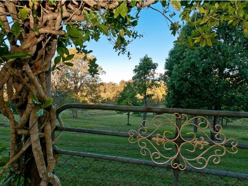 5 Benjamin Close, Samford Village QLD 4520