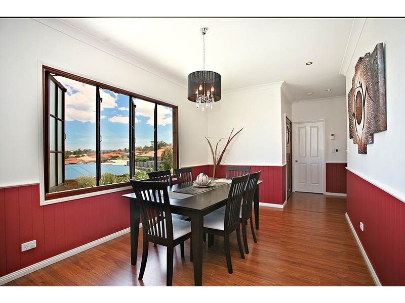 4 Crampton Court, Arana Hills QLD 4054