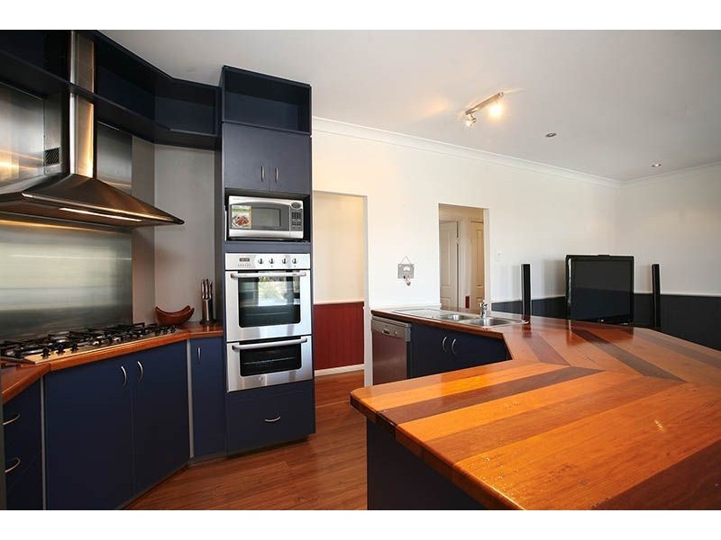 4 Crampton Court, Arana Hills QLD 4054