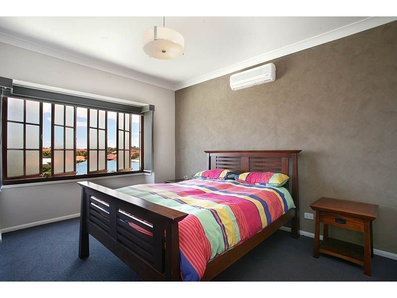 4 Crampton Court, Arana Hills QLD 4054