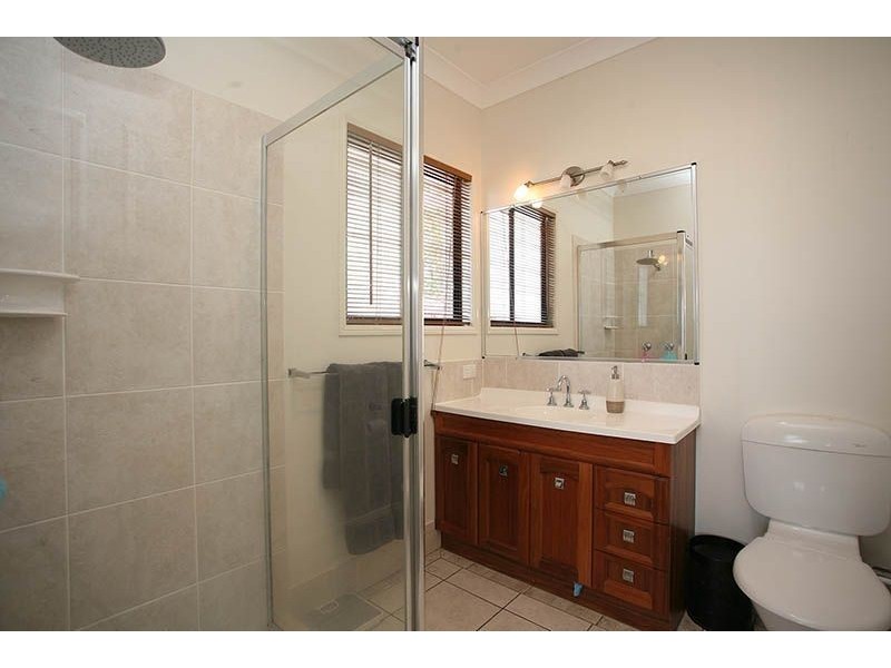 4 Crampton Court, Arana Hills QLD 4054