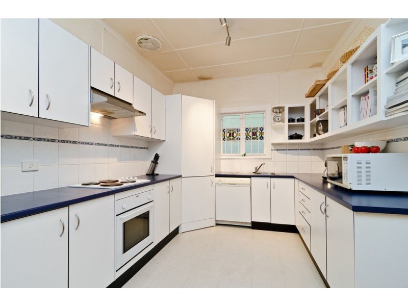 37 Lansdowne Street, Newmarket QLD 4051