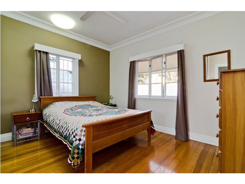 37 Lansdowne Street, Newmarket QLD 4051