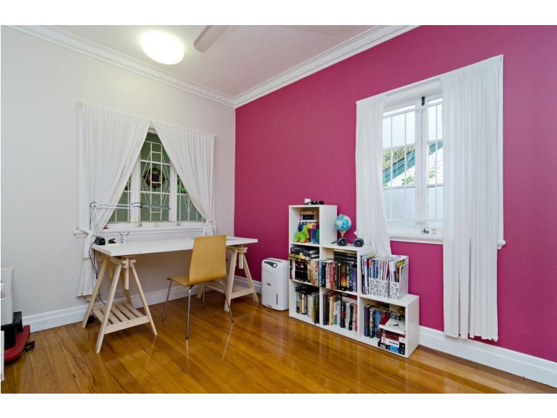 37 Lansdowne Street, Newmarket QLD 4051