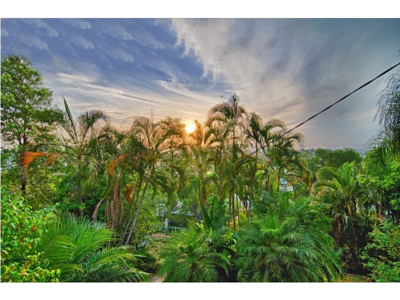 37 Lansdowne Street, Newmarket QLD 4051