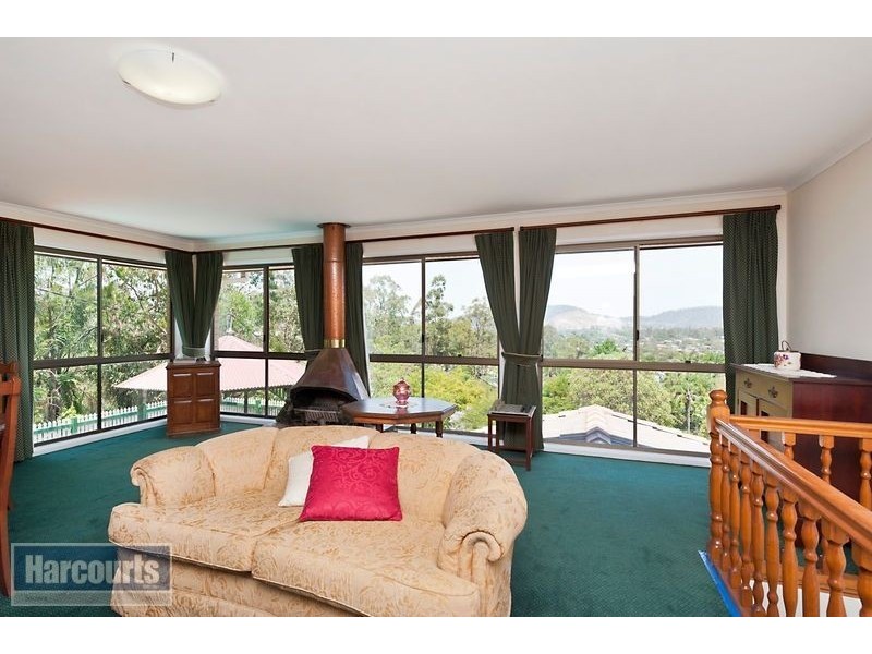 11 Camden Court, Arana Hills QLD 4054